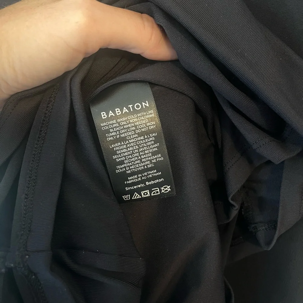 Aritzia short sleeve Contour Ruched black dress - Picture 5 of 8